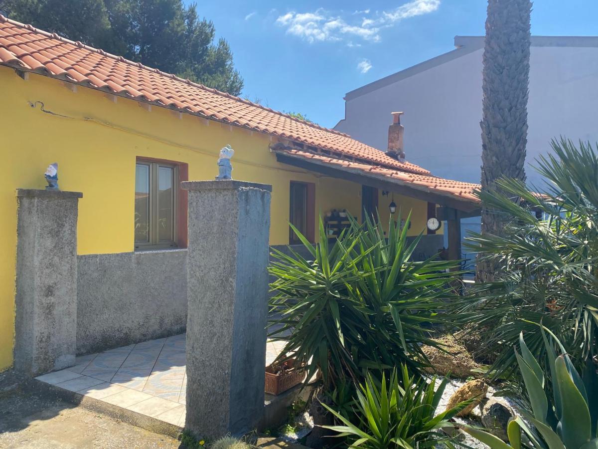 Casa Vacanza Sa Dommu De Teresa Nebida Exteriör bild